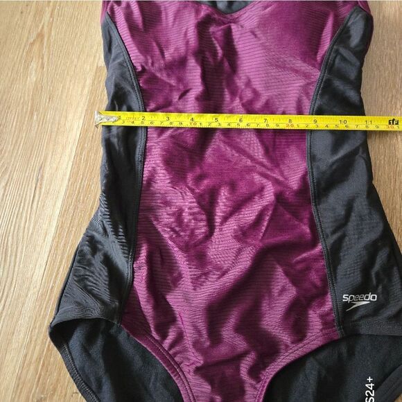 Speedo Women's One-Piece Swimsuit in Black and Dark Red - Picture 4 of 6